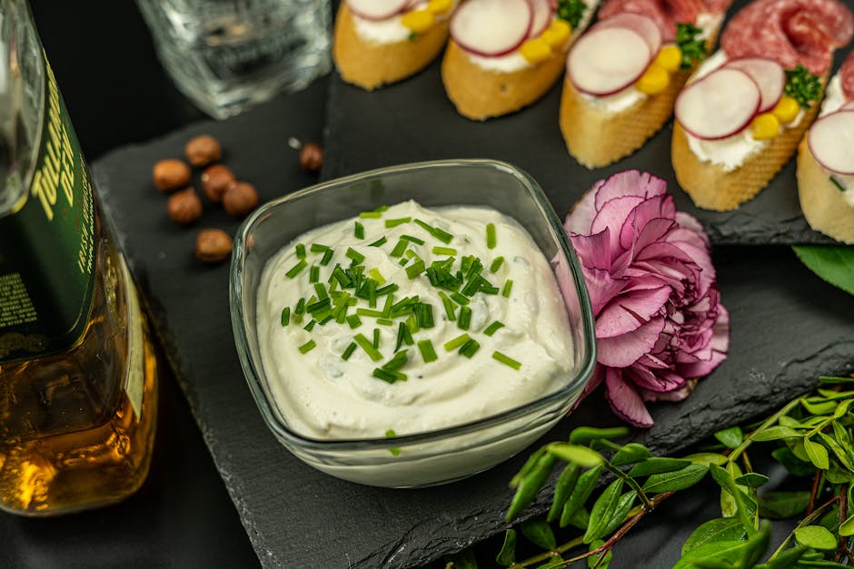 Kremet feta-dipp med reddiker