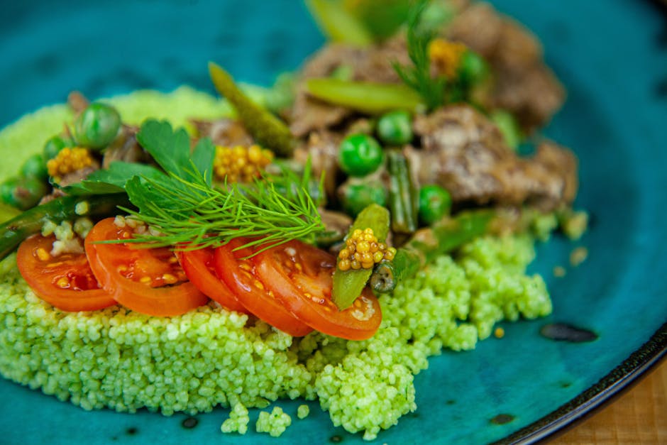 Ertespaetzle med mynte, gressløk og tomater