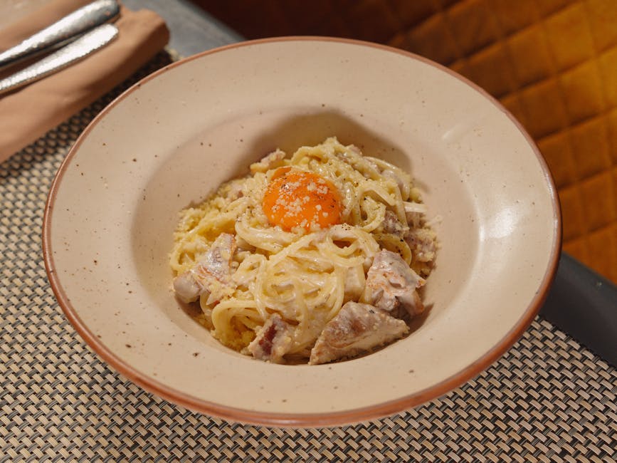 Kremet pasta carbonara med posjert egg
