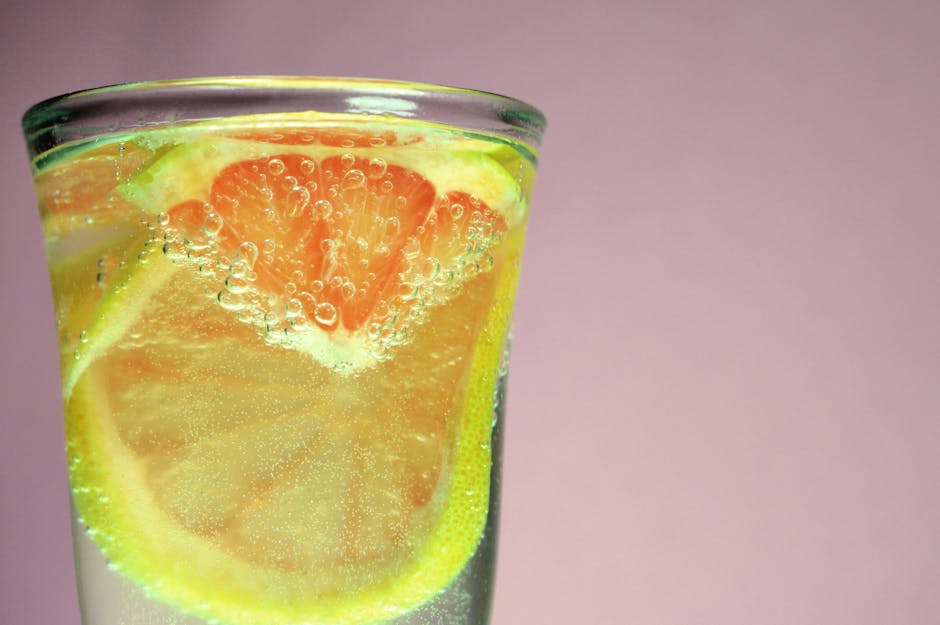 Forfriskende grapefrukt med kullsyrevann