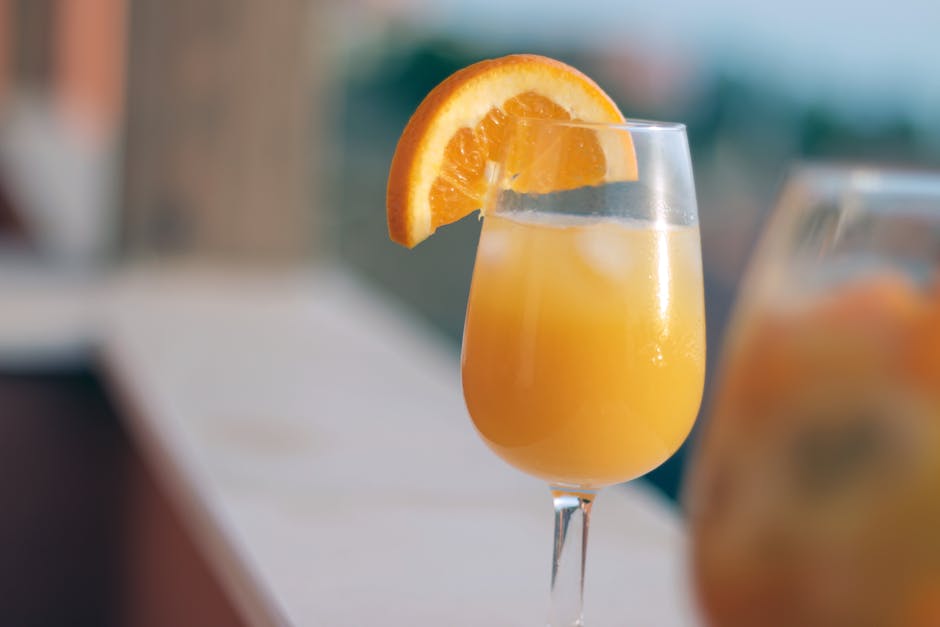 Enkel mimosa med øl og appelsinjuice