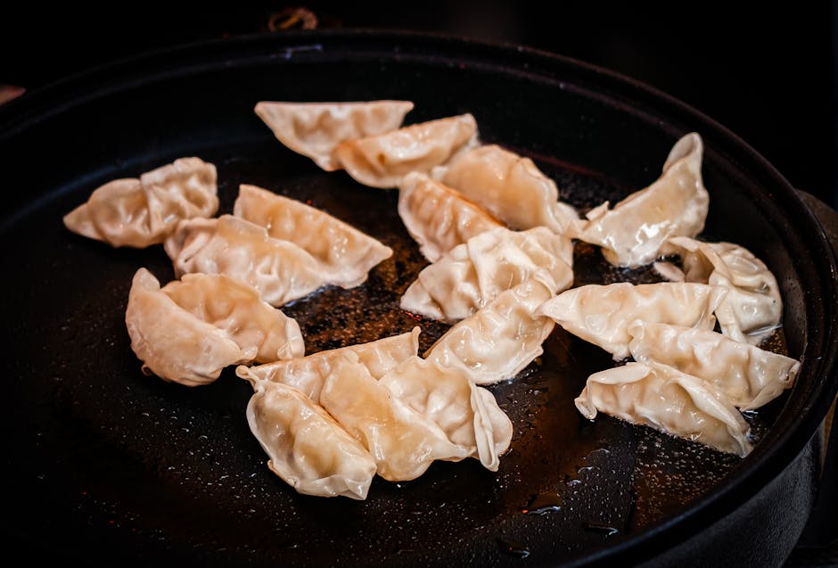 Kinesiske pot stickers med svinekjøtt og kinakål