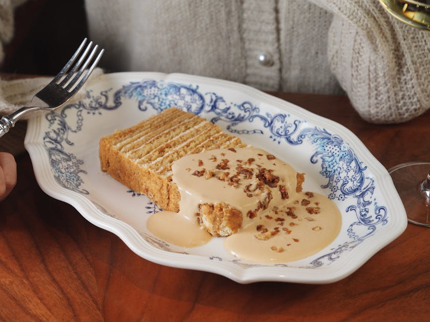 Frossen kaffe- og fudgekake med vaniljekaramellsaus