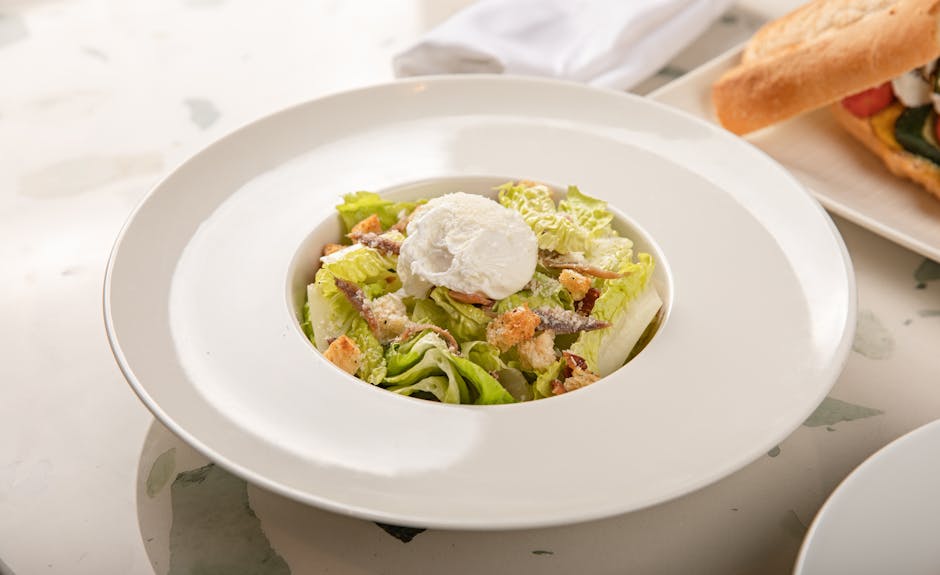 Klassisk grønn salat med ansjosdressing