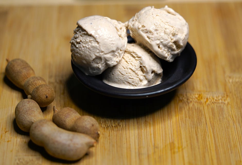 Hvit miso-is med karamellisert frukt