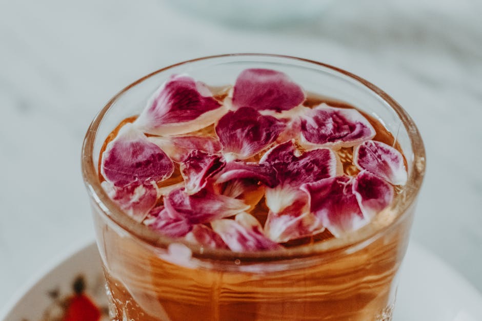 Forfriskende bringebær- og roséblomstpunch