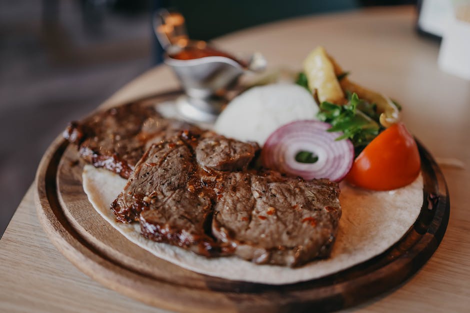 Grillet tri-tip med karamellisert rødløk