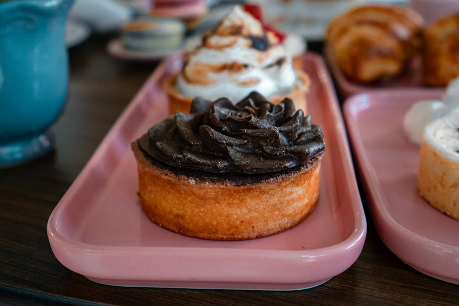 Varme sjokoladetarter med rosa pepperkorn-is