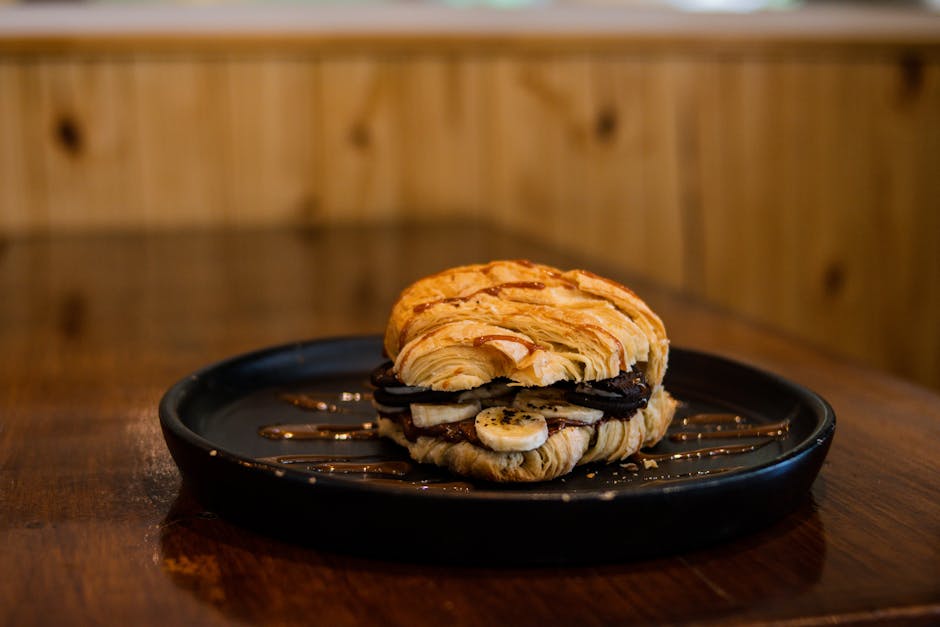 Karamelliserte sjokolade-, banan- og marshmallow-sandwicher