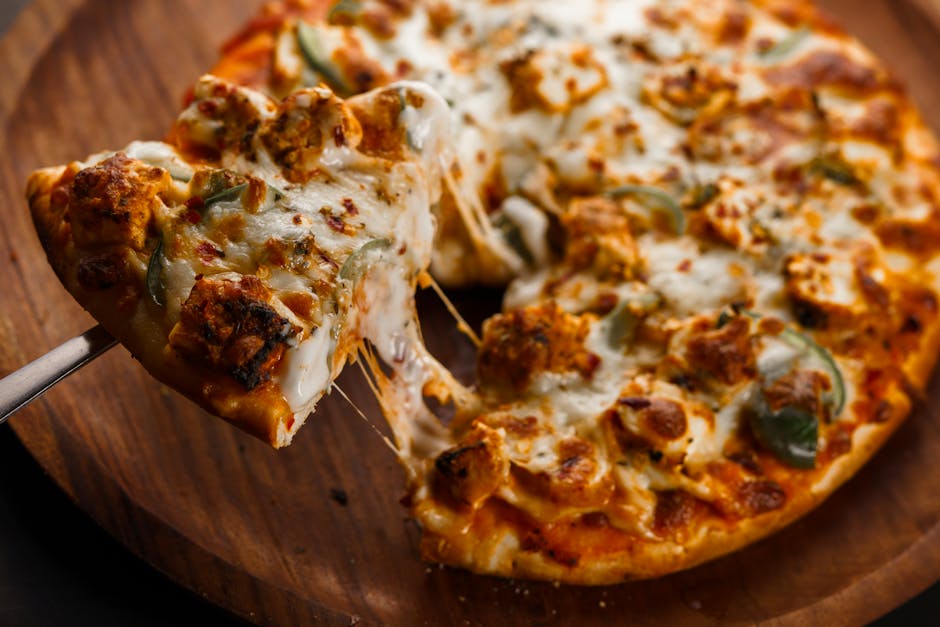 Krydret ostepizzabrød med surdeig