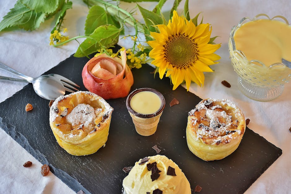 Bakt fransk toast med epler og vaniljesaus