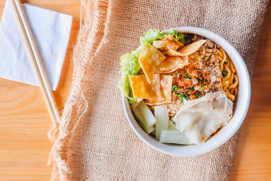 Kinesisk kyllingsalat med sprø wontons