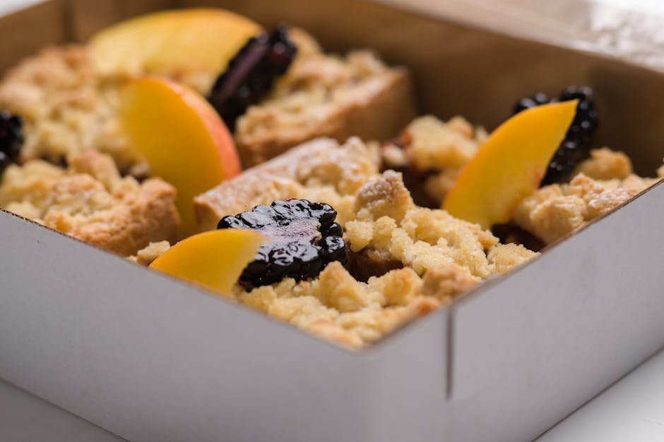 Individuelle fersken- og pekannøttcrumble med toffee