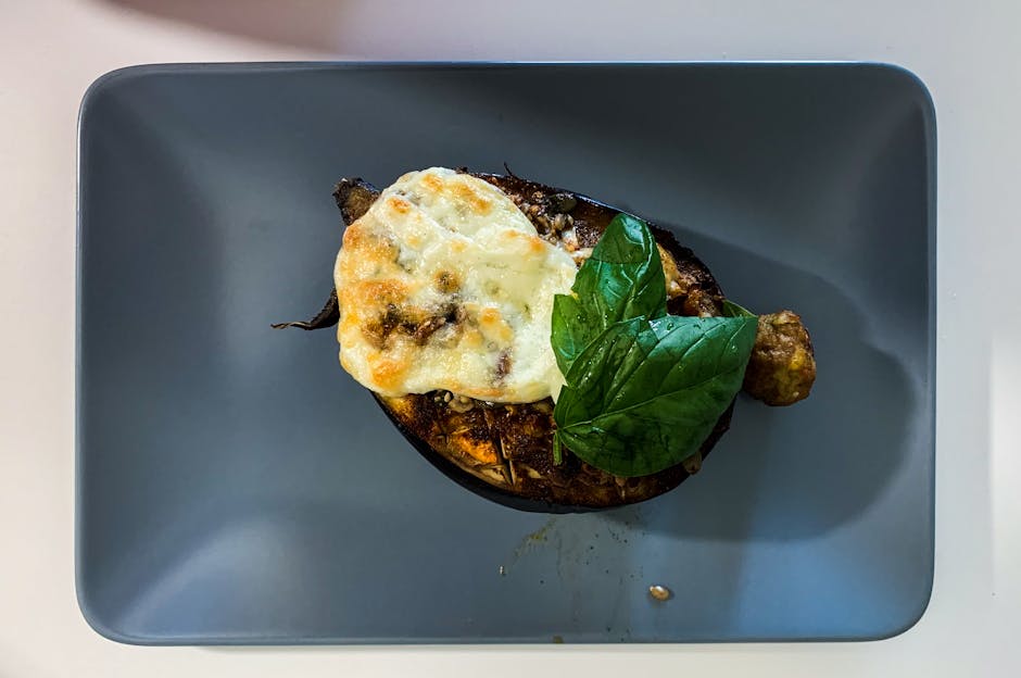 Grillet aubergine med mozzarella, tomater og basilikum