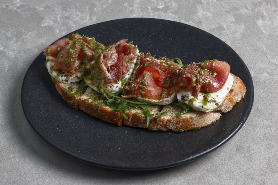 Bruschetta med prosciutto, ricotta og ruccola