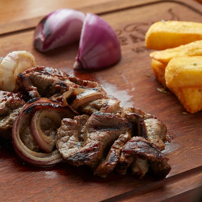 Ingefær- og lønnesirupbiff med Napa-kål og grillede løk