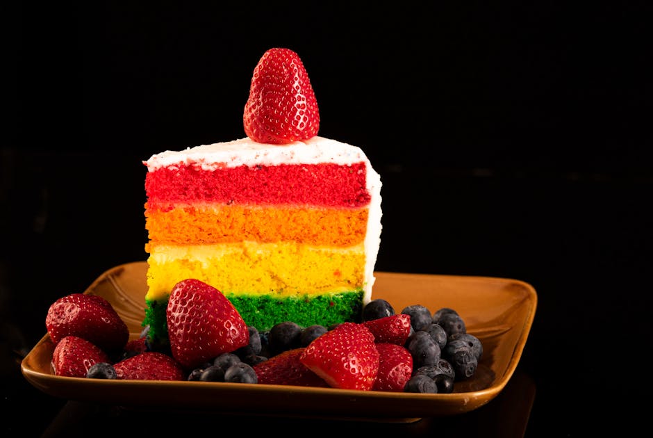 Punchbowl-kake med jordbær og ananas