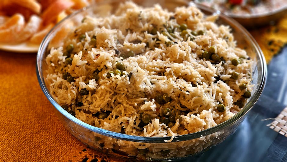 Basmatiris pilaf med erter og aromatiske krydder