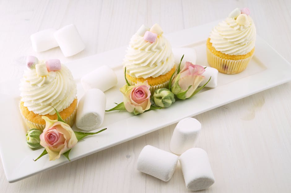 Stor marshmallowblomst på cupcake
