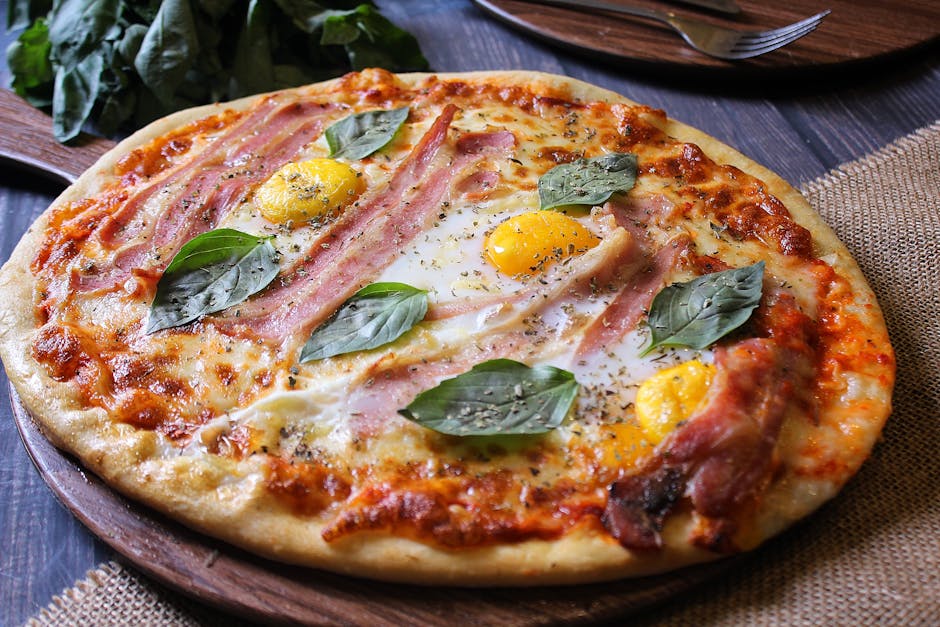Brunsjpizza med egg og prosciutto
