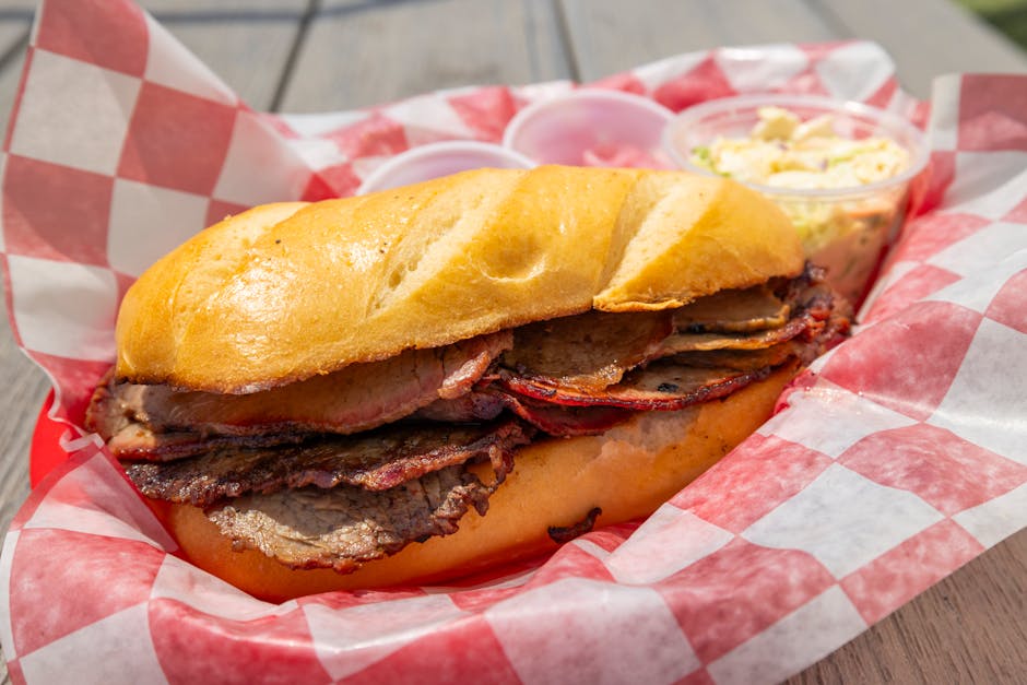 Smeltet brisket-sandwich med hjemmelaget biffsaus