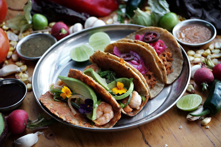 Tacos med reker og svinekjøtt, tomatsalsa og avokadokrem