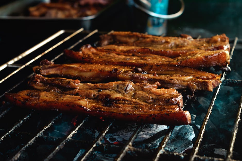 Grillet svinekjøtt med krydrede erter og bacon