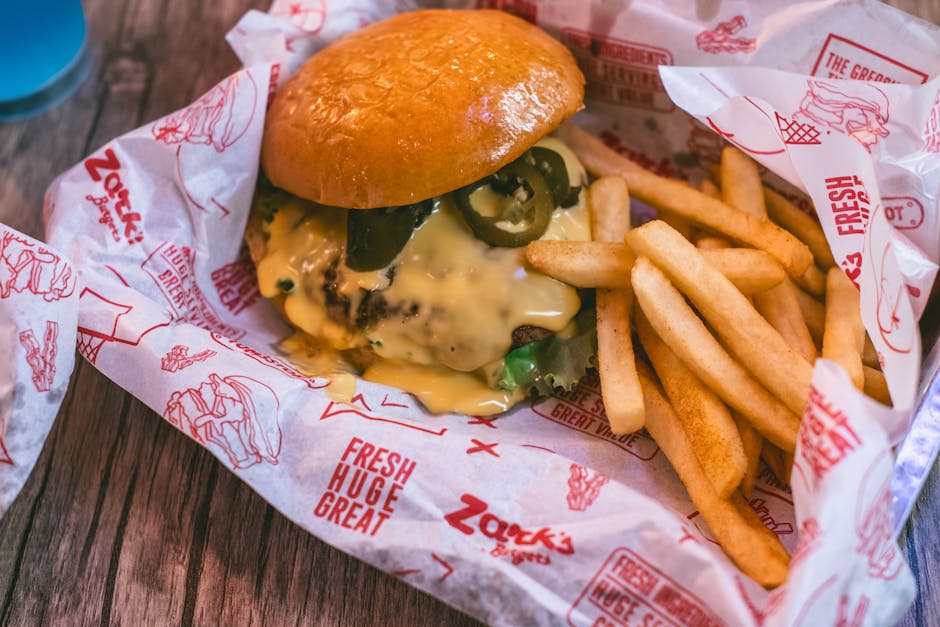 Jalapeño-, hvitløk- og løkburgere med pepperjack-ost