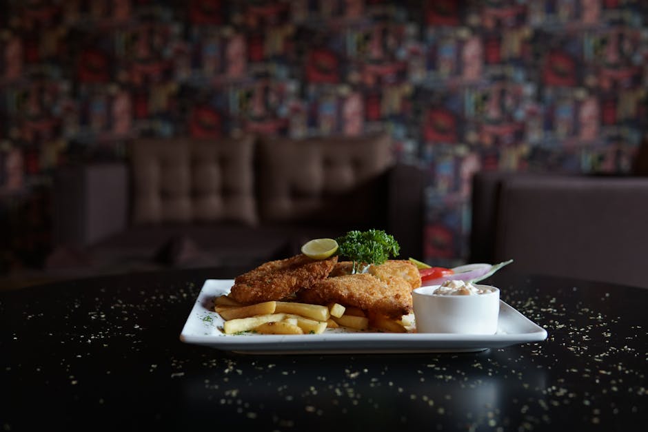 Sprø fisk og pommes frites med tartarsaus