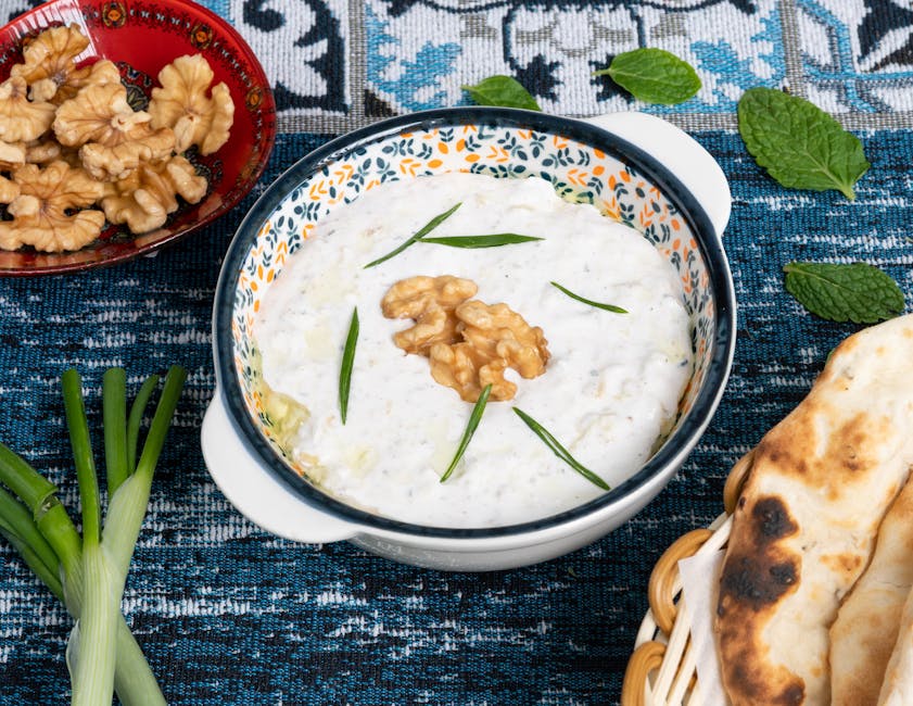 Ovnsristet hvitløk-, feta- og valnøttdip med flatbrød