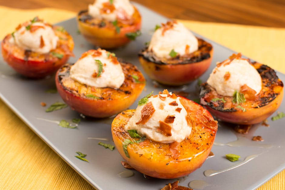 Bourbon-glaserte ferskener med mascarponekrem