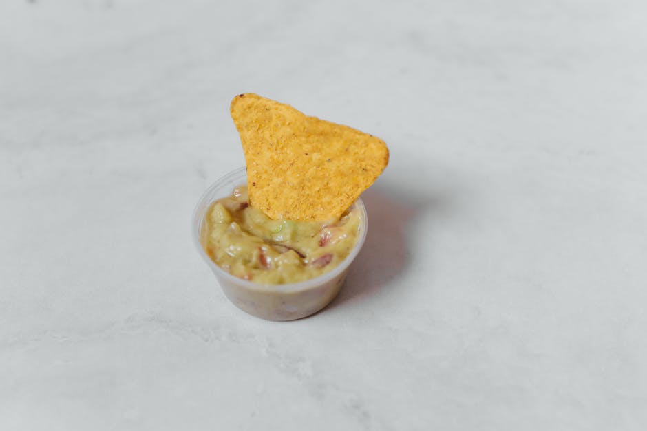 Nacho Dog med guacamole og salsa