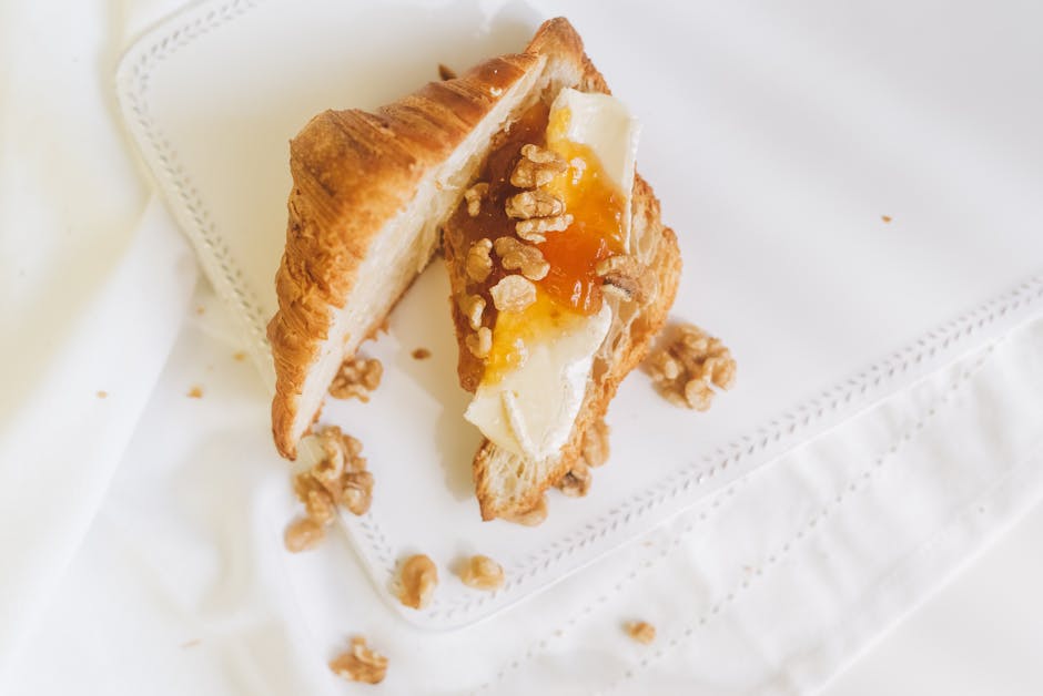 Bakt brie med tranebær, pekannøtter og bacon