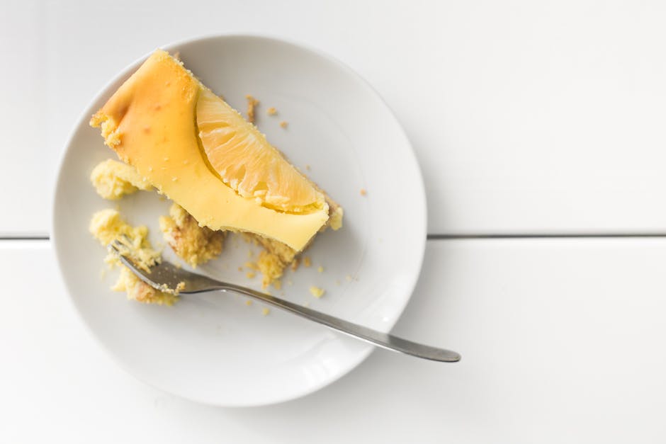 Tropisk oppnedkake med mango og ananas