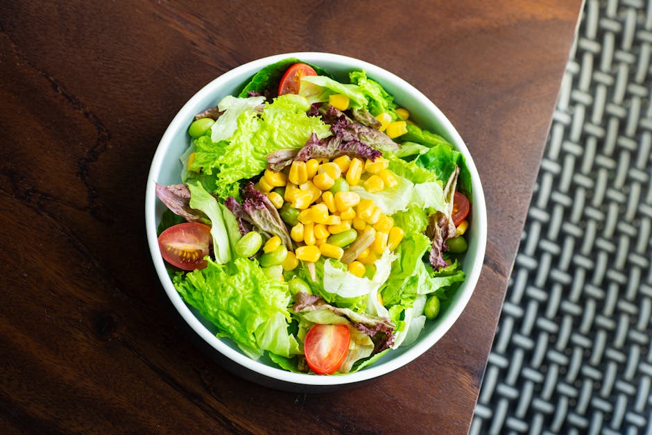 Frisk salat med sitron- og hvitløksdressing