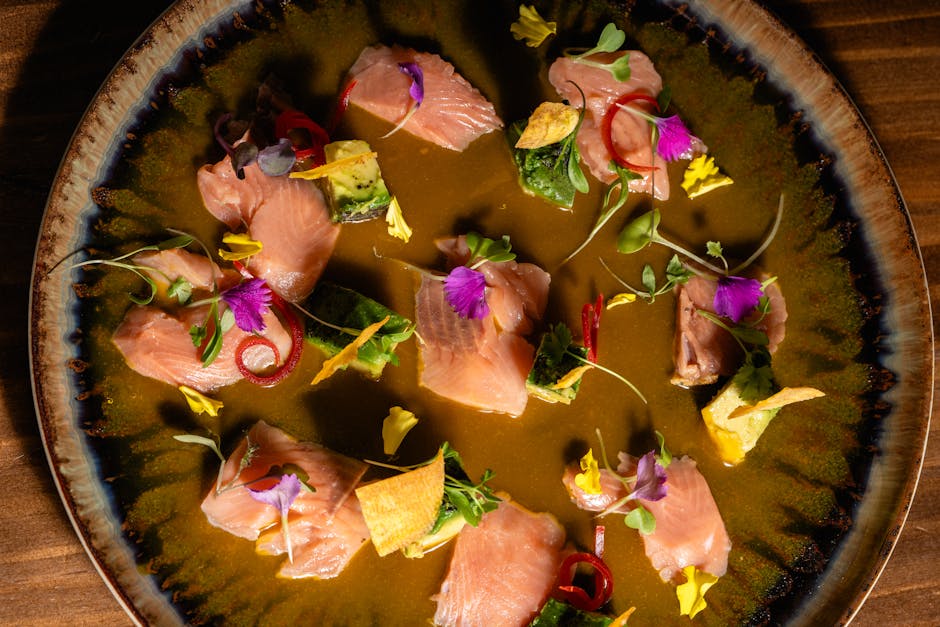 Crudo av havabbor med lime og pinjekjerner