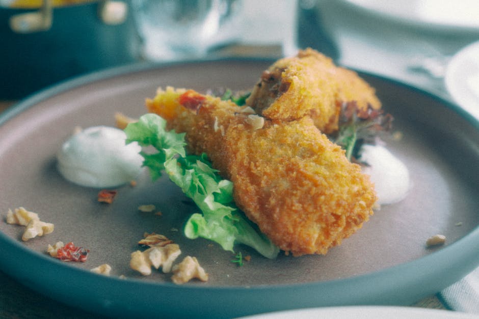 Kyllingfritert biff med kremet saus og kjeks