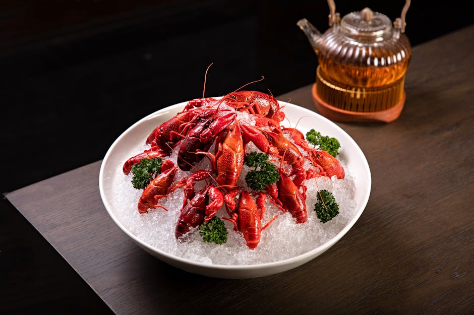 Hummerhale fylt med kreps og urter