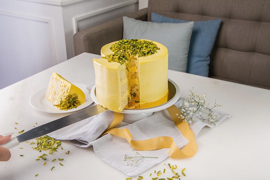 Gul sjakk-kake med kirsebærfyll