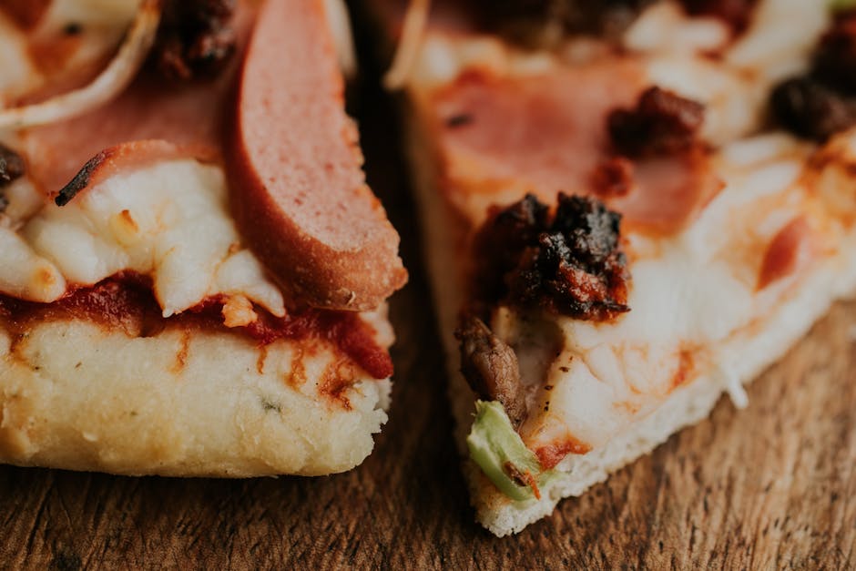 Stromboli-biter med italiensk pølse og ost