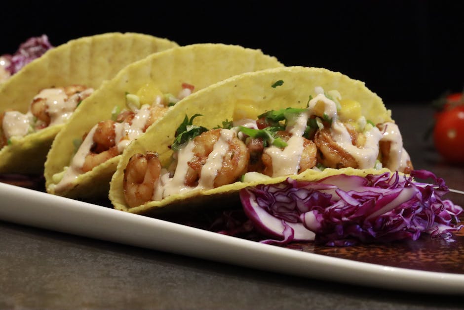 Krydrede reketaco med mango og koriander