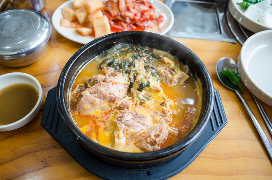Koreansk Kimchi Jjigae-gryte med Spam