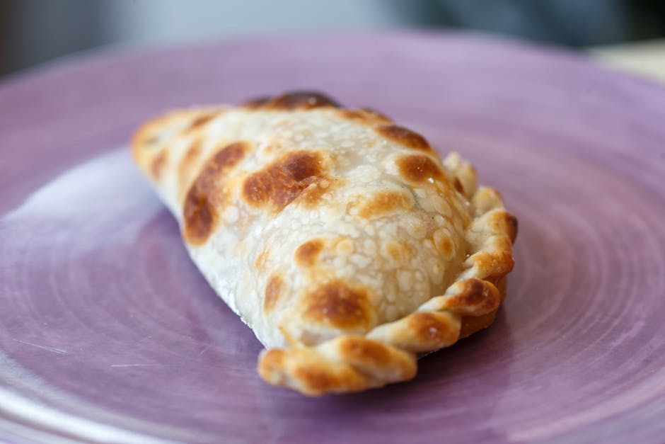 Tradisjonelle Cornish Pasties med kjøtt og grønnsaker