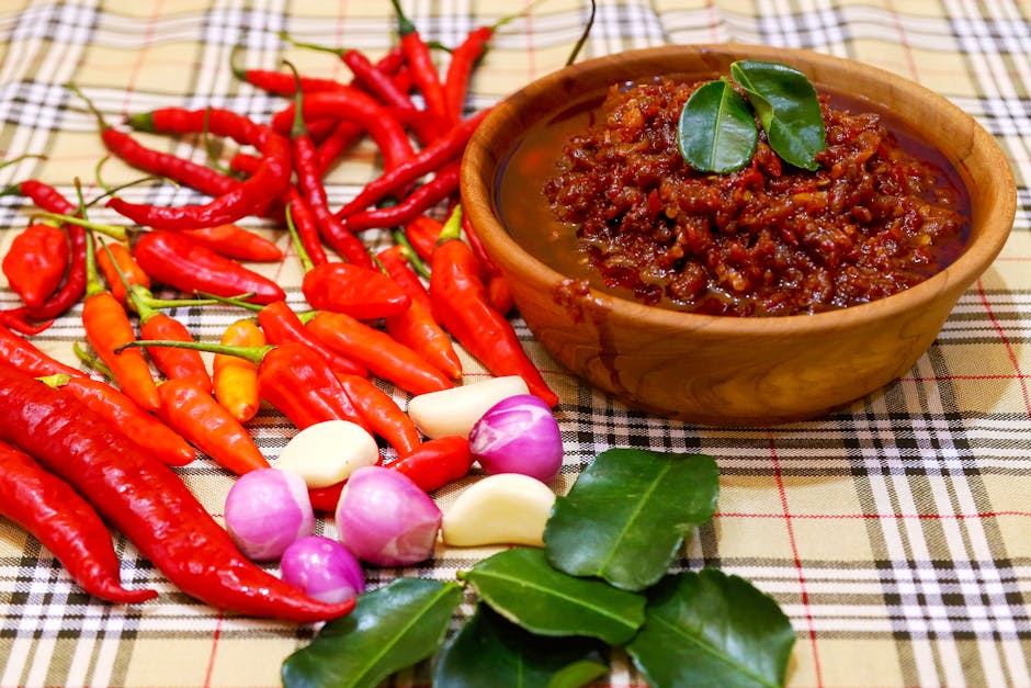 Hjemmelaget sterk saus med chili og urter