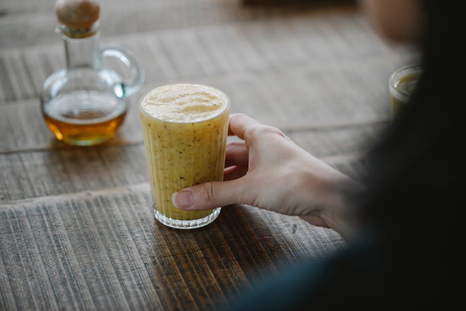 Frisk frokostsmoothie med aprikos og banan