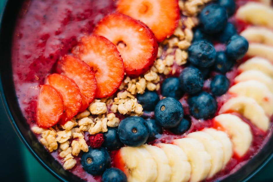 Sunn hjemmelaget iskrem med banan og jordbær