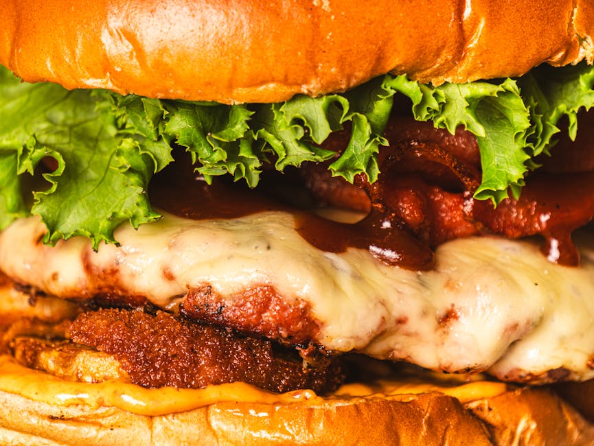 Saftige svinekoteletter med bacon og cheddar