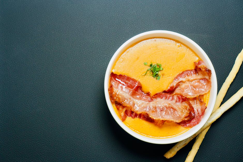 BLT-suppe med bacon, salat og tomat