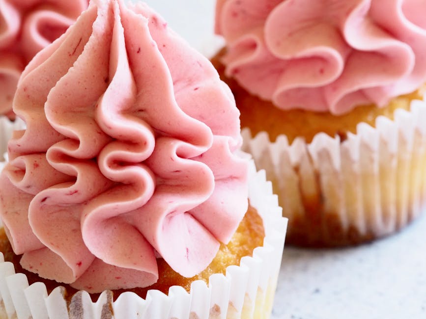 Rosa sitroncupcakes med smørkremglasur