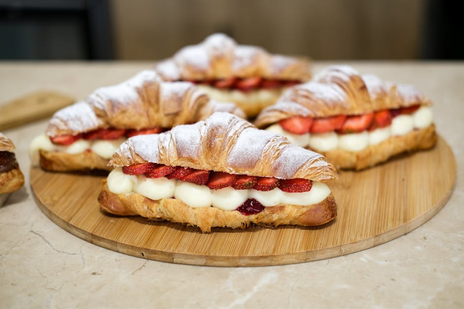 Croissanter med kremost og jordbær